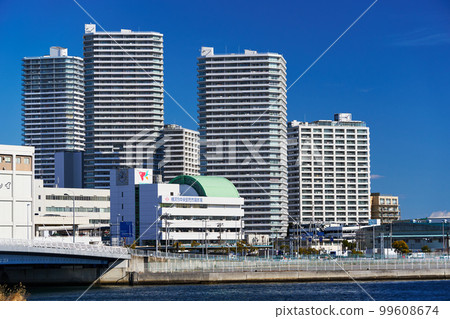 Coastal scenery of Yokohama Port (Near Yokohama City Central Wholesale Market) Coastal scenery of Yokohama Port (Near Yokohama City Central Wholesale Market) 99608674