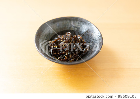 Kombu tsukudani (with shishamo egg) 99609105