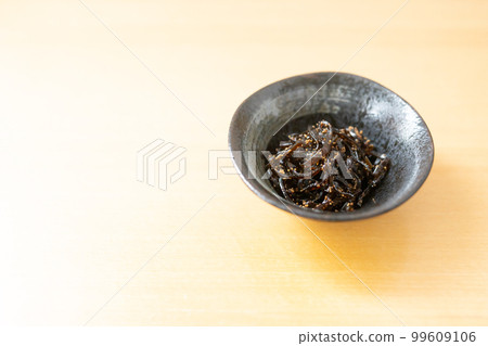 Kombu tsukudani (with shishamo egg) 99609106