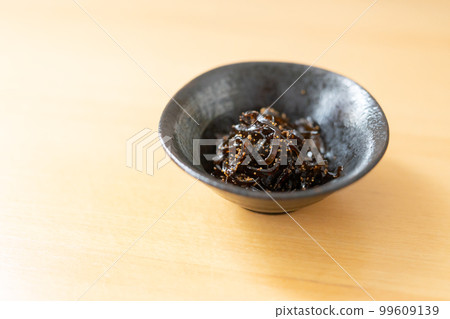 Kombu tsukudani (with shishamo egg) 99609139