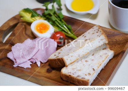 Breakfast of bread and ham on a wooden tray 99609467