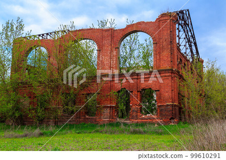 Ruins of building in Natalyevka estate complex in Kharkiv region, Ukraine 99610291