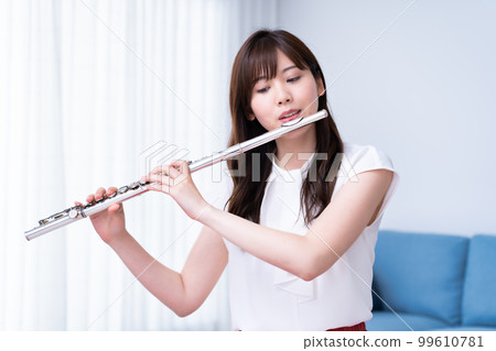 吹長笛的婦女 99610781