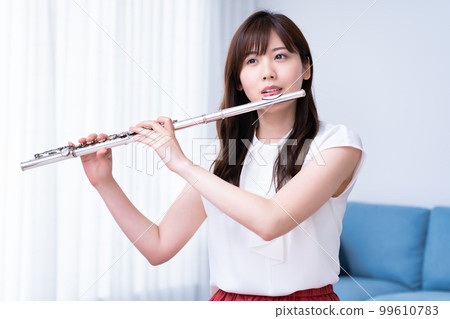 吹長笛的婦女 99610783