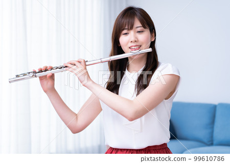 吹長笛的婦女 99610786