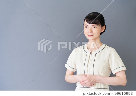 美容和美容診所的女性 99610998