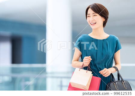 shopping shopping female middle shopping shopping female middle 99612535
