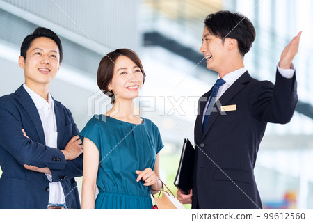 Business businessman sales couple couple middle school concierge real estate 99612560