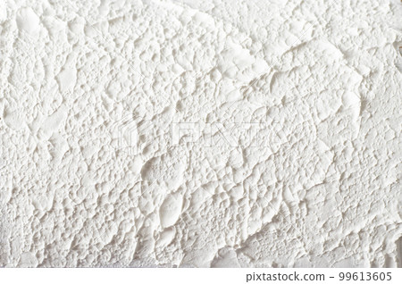 Rough texture of white putty on a wall 99613605