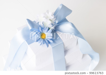 Blue ribbon three-tiered gift box Blue ribbon three-tiered gift box 99613763