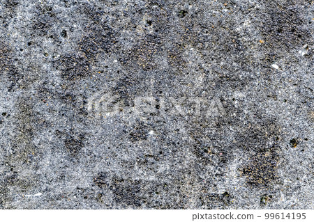 有裂縫和孔洞的混凝土外牆，東京 99614195