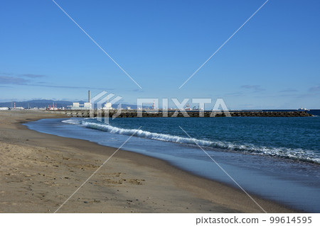 從安字浦海水浴場眺望的常陸那珂火力發電站 從安字浦海水浴場眺望的常陸那珂火力發電站 99614595