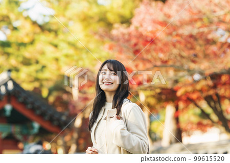 Woman traveling alone in autumn 99615520