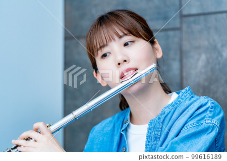 吹長笛的婦女 吹長笛的婦女 99616189