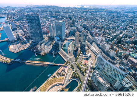 日本橫濱城市景觀 橫濱城市景觀。可以看到櫻木町站、新巴士轉盤、索道等。 日本橫濱城市景觀 橫濱城市景觀。可以看到櫻木町站、新巴士轉盤、索道等。 99616269
