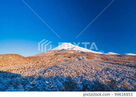 (靜岡縣)降雪時從水塚公園和越桐塚展望台看到的富士山 (靜岡縣)降雪時從水塚公園和越桐塚展望台看到的富士山 99616853