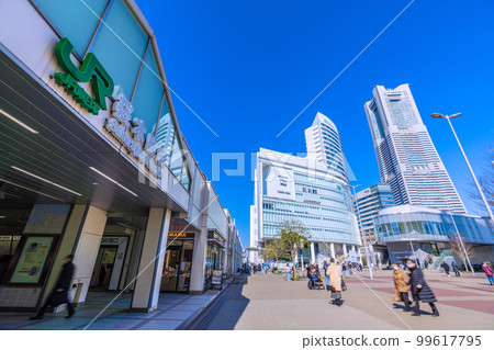 日本的橫濱都市風景看櫻木町站或者橫濱地標塔 日本的橫濱都市風景看櫻木町站或者橫濱地標塔 99617795