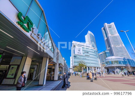 日本的橫濱都市風景看櫻木町站或者橫濱地標塔 日本的橫濱都市風景看櫻木町站或者橫濱地標塔 99617796