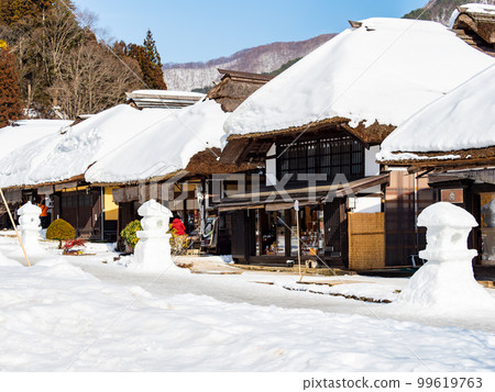 Original scenery of Japan Winter scenery of Ouchi-juku Snow lanterns decorating the townscape 99619763