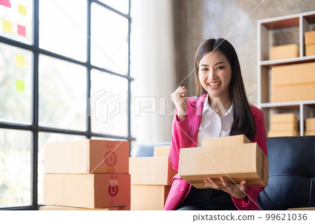 online business ideas Asian businesswoman holding parcel boxes preparing to deliver to customers with joy online business ideas Asian businesswoman holding parcel boxes preparing to deliver to customers with joy 99621036