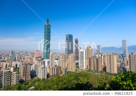 台北市，台灣象山，從天文台看到的台北城市景觀（煙花平台） 99621925