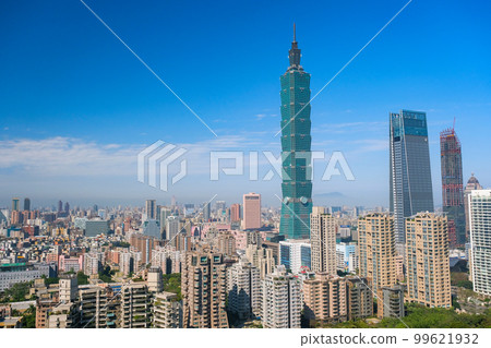 台北市，台灣象山，從天文台看到的台北城市景觀（煙花平台） 99621932