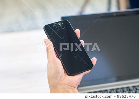 Part cut of a woman with a broken smartphone 99625476