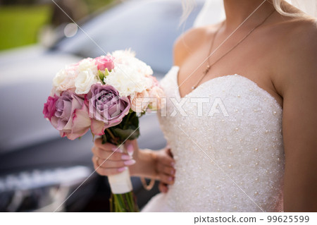 beautiful photo closeup wedding flower bouquet 99625599