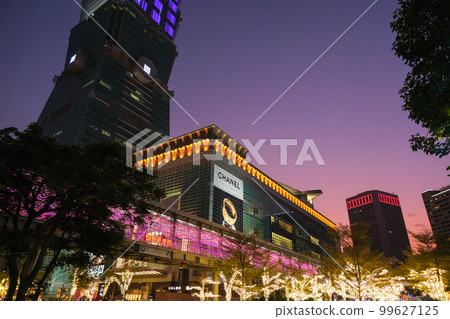 黃昏的台灣台北市信義區,台北 101 黃昏的台灣台北市信義區,台北 101 99627125