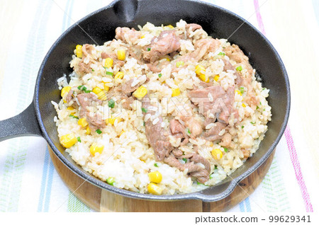 煎鍋牛肉飯 煎鍋牛肉飯 99629341