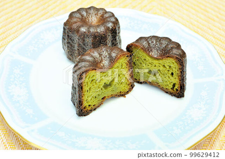 Matcha Flavored Canelé 99629412