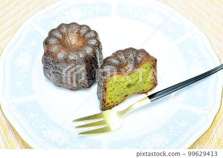 Matcha Flavored Canelé 99629413