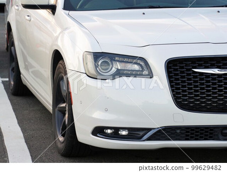 導入汽車圖片克萊斯勒300前罩 99629482