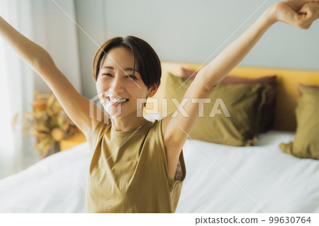 The woman in the bedroom The woman in the bedroom 99630764