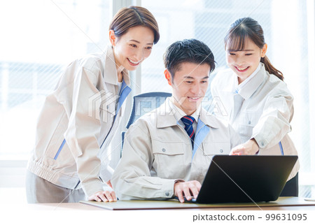 People in work clothes using computers in the office People in work clothes using computers in the office 99631095