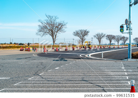 增加主幹道 17 號國道上武道蓮沼十字路口的車道數量 2023.02 淺色調 增加主幹道 17 號國道上武道蓮沼十字路口的車道數量 2023.02 淺色調 99631535