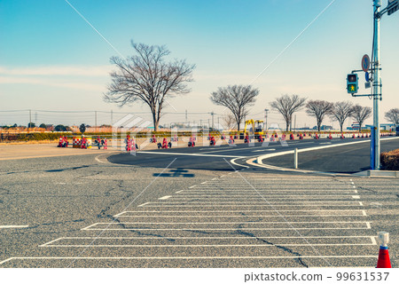 增加主幹道 17 號國道上武道蓮沼十字路口的車道數量 2023.02 添加暖色 99631537
