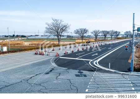 增加主幹道車道數量的工作 國道 17 號上部道路向上方向的鳥瞰圖 2023.02 b-4 冷色調 增加主幹道車道數量的工作 國道 17 號上部道路向上方向的鳥瞰圖 2023.02 b-4 冷色調 99631600
