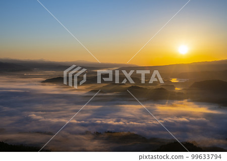 The sea of clouds in Kukuto basin The sea of clouds in Kukuto basin 99633794