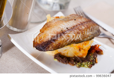 Roasted scomber with potatoes 99636047