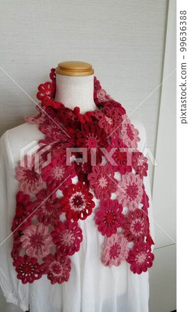 Flower-motif hand-knit scarf 99636388