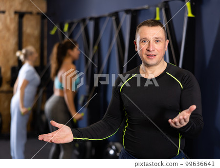 Portrait of an athletic positive middle aged man in modern gym 99636641