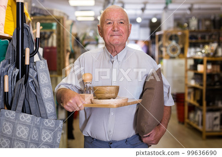 Senior man choosing variety goods for kitchen 99636690