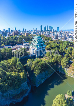 十月愛知名古屋城/天守閣和名古屋站周邊的摩天大樓 99637112