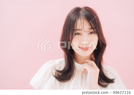 韓國捲髮女人 韓國捲髮女人 99637116