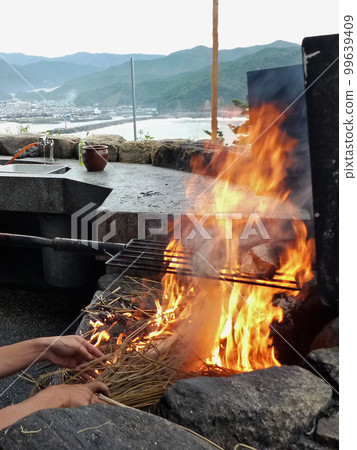 Tataki with straw-roasted bonito 99639409