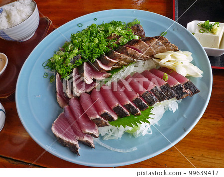 Tataki with straw-roasted bonito 99639412