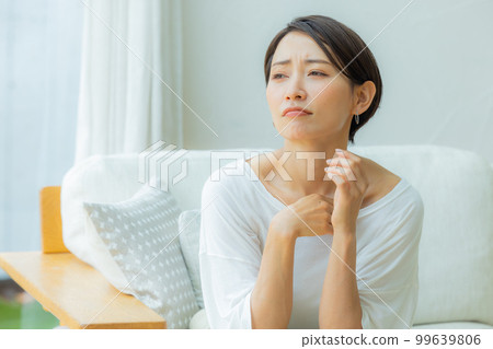 Living ladies 99639806