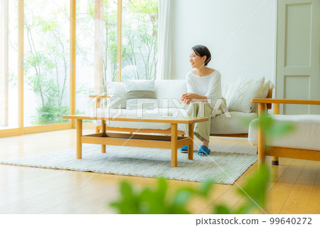 Living ladies 99640272