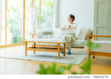 Living ladies 99640274